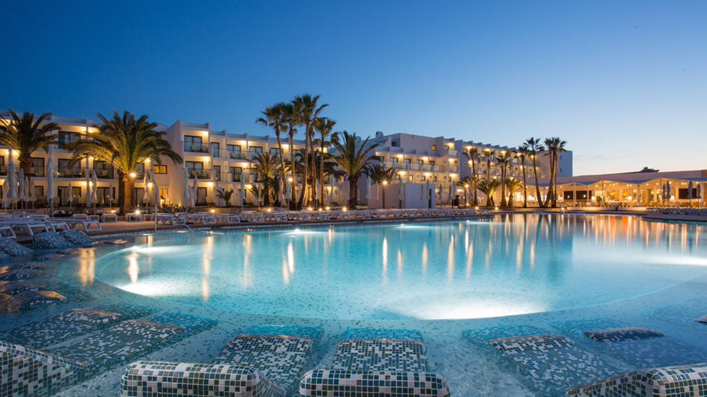 MÄKELISMOS Y PALLADIUM: VACACIONES ETERNAS CON BALEARES COMO PUNTO DE PARTIDA